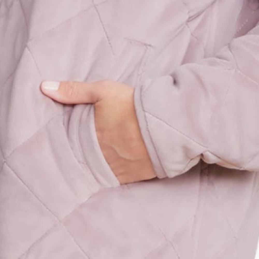 NEW Barefoot Dreams LuxeChic Quilted Velvour Jacket in Deep Taupe - Picture 7 of 10